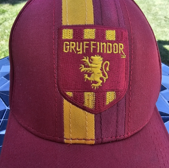 Warner Bros. Harry‎ Potter Red and Yellow Cap - Picture 5 of 5